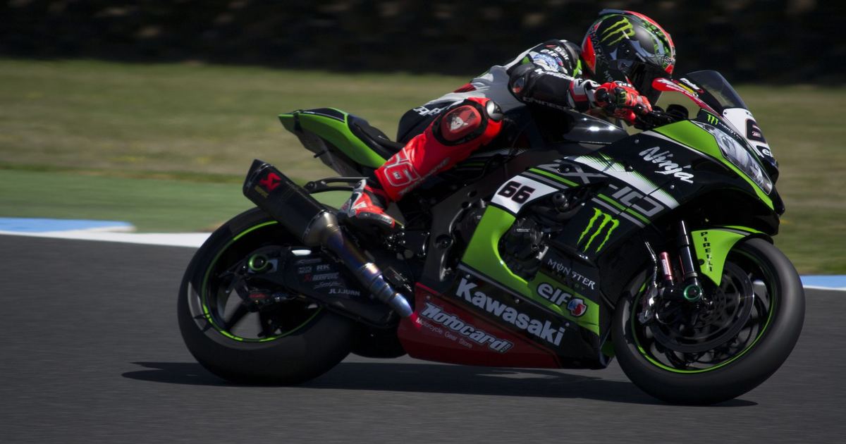 a WorldSBK grid or pit lane before a race, conveying the weekend format for a newcomer