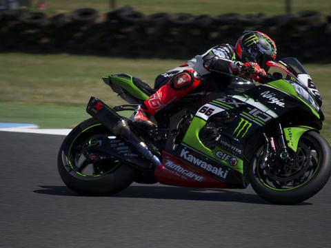a WorldSBK grid or pit lane before a race, conveying the weekend format for a newcomer