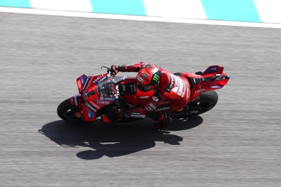A MotoGP rider racing in 2024, illustrating the Grand Prix whose finishing position determines the points explained in this guide